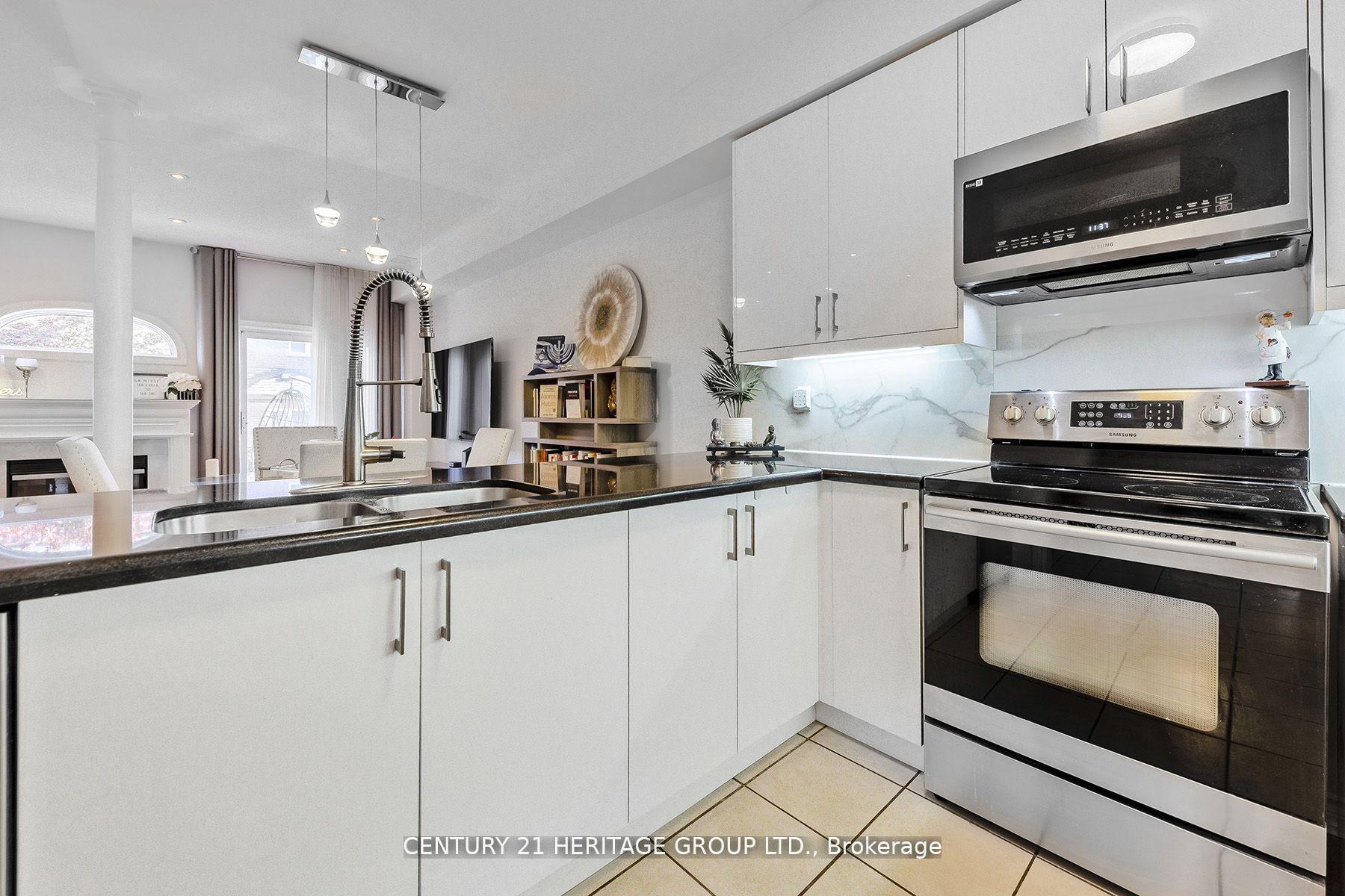 Photo 10 of 74 Lander Crescent, Vaughan, Patterson — HOMEH