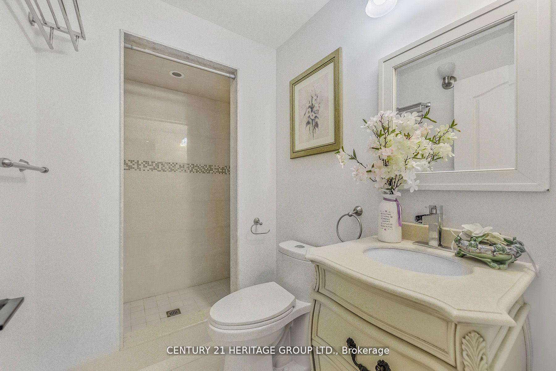 Photo 17 of 74 Lander Crescent, Vaughan, Patterson — HOMEH
