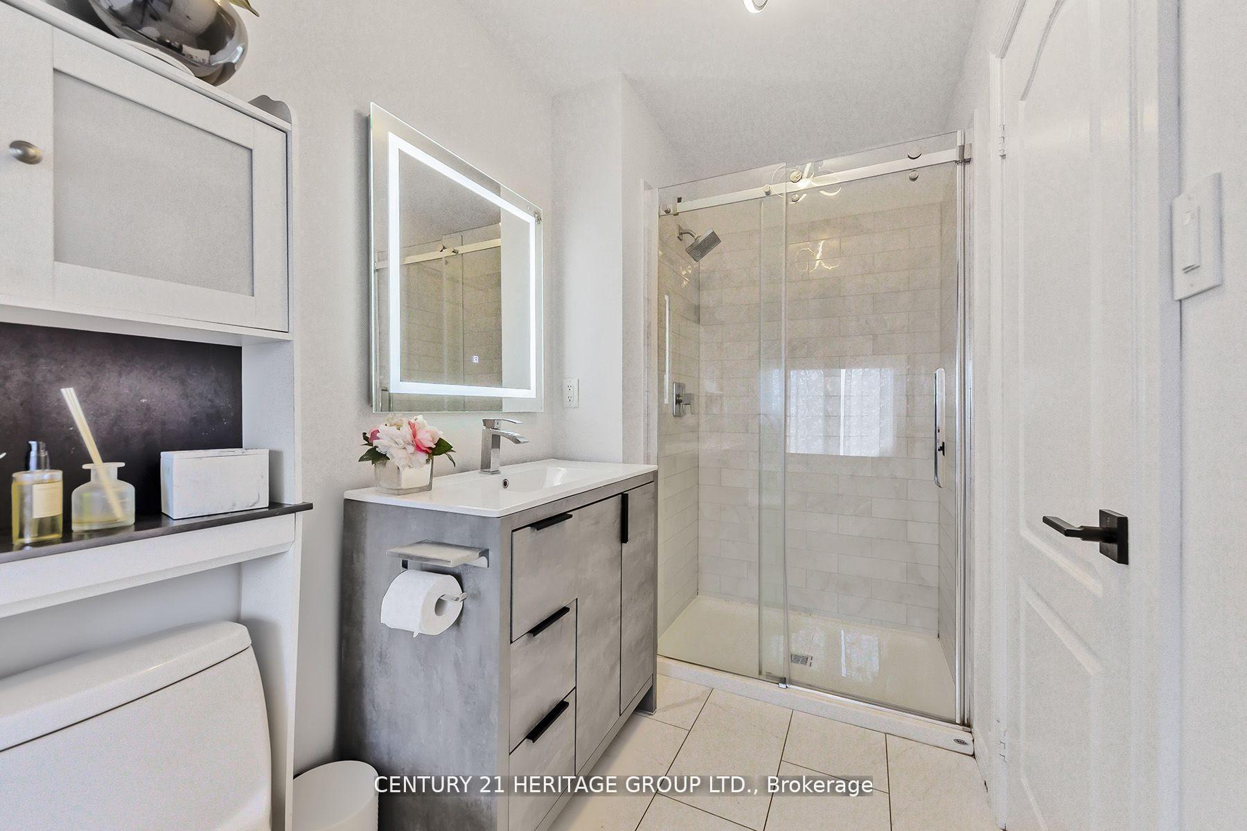 Photo 20 of 74 Lander Crescent, Vaughan, Patterson — HOMEH