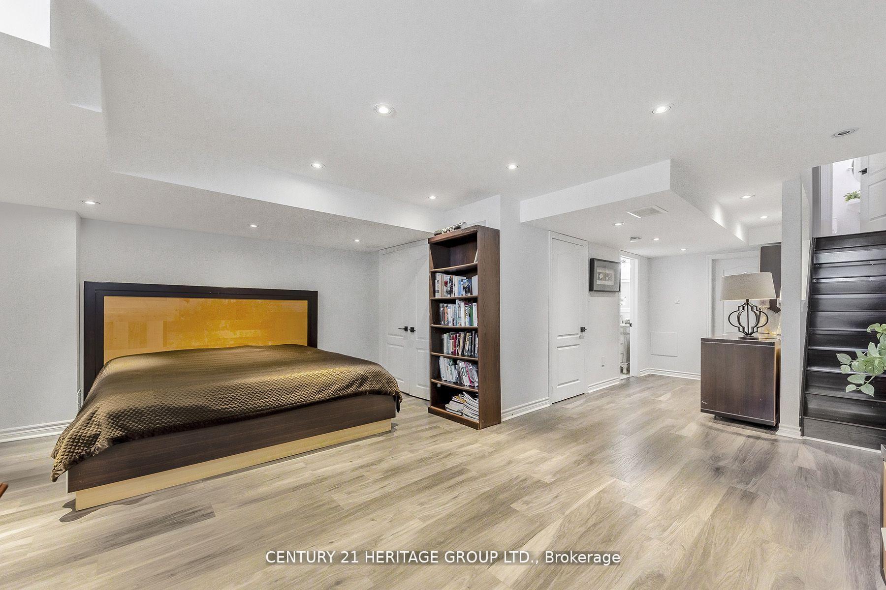 Photo 24 of 74 Lander Crescent, Vaughan, Patterson — HOMEH