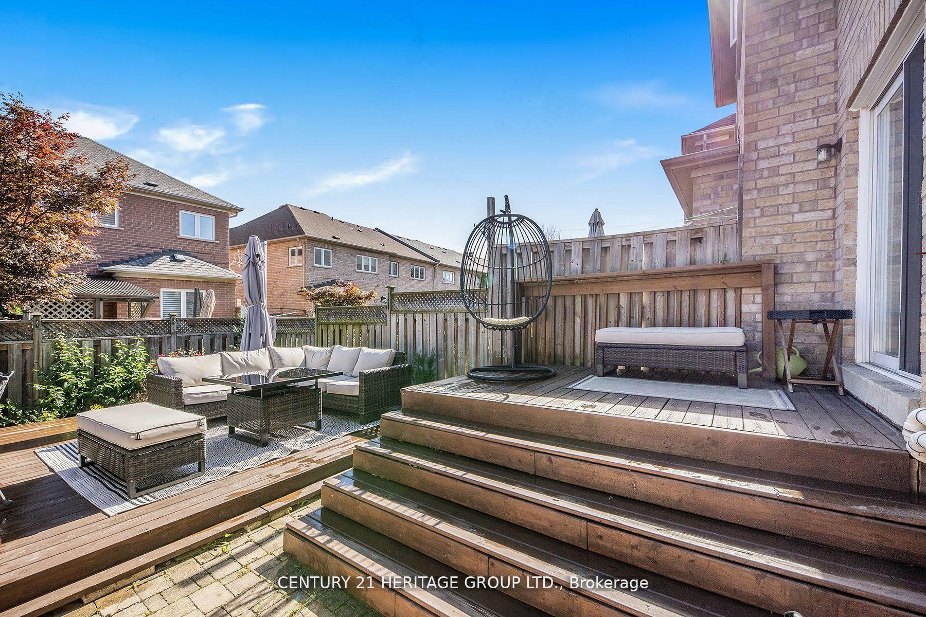 Photo 32 of 74 Lander Crescent, Vaughan, Patterson — HOMEH
