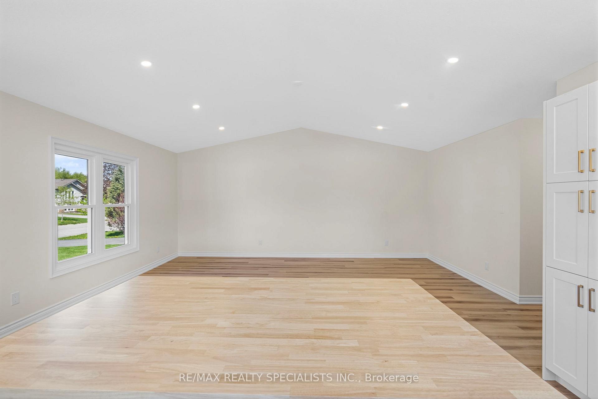 Photo 3 of 5166 Mulberry Drive, Lincoln, Beamsville — HOMEH