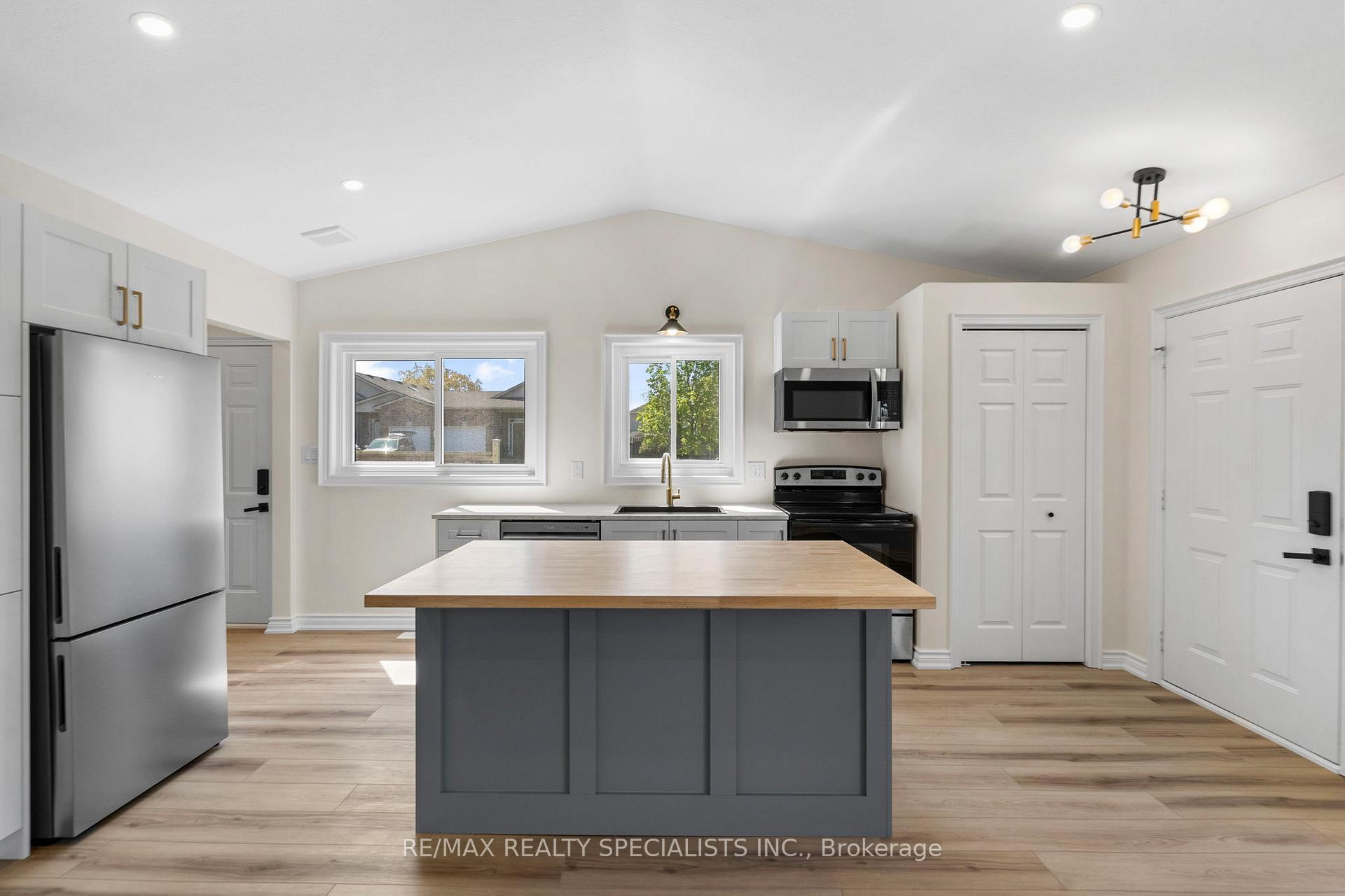 Photo 8 of 5166 Mulberry Drive, Lincoln, Beamsville — HOMEH