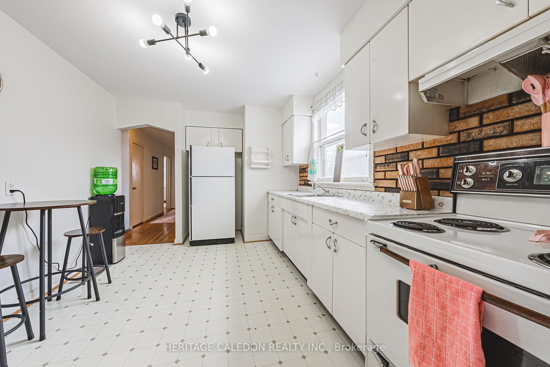 Photo 5 of 271 East 38th Street, Hamilton, Raleigh — HOMEH