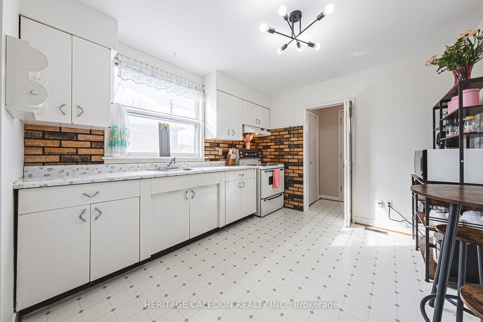 Photo 12 of 271 East 38th Street, Hamilton, Raleigh — HOMEH
