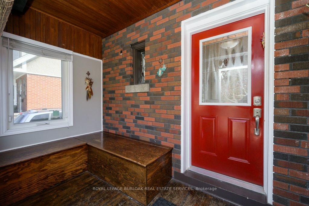 Photo 2 of 127 Wexford Avenue S, Hamilton, Delta — HOMEH