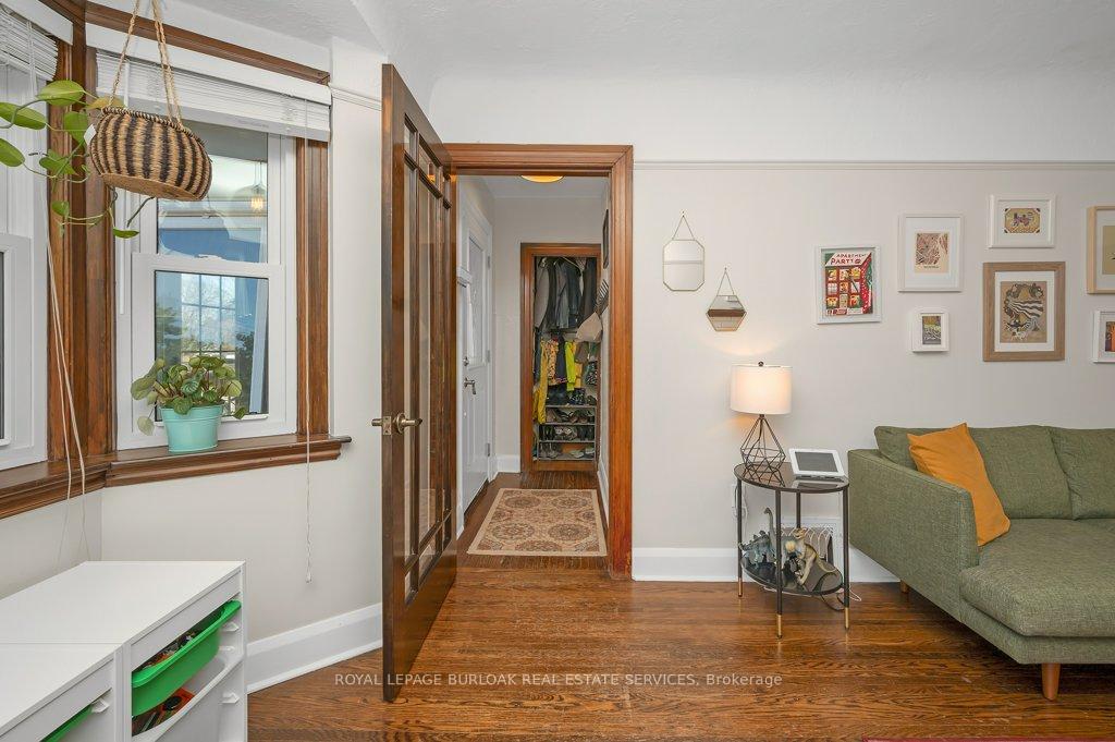 Photo 3 of 127 Wexford Avenue S, Hamilton, Delta — HOMEH