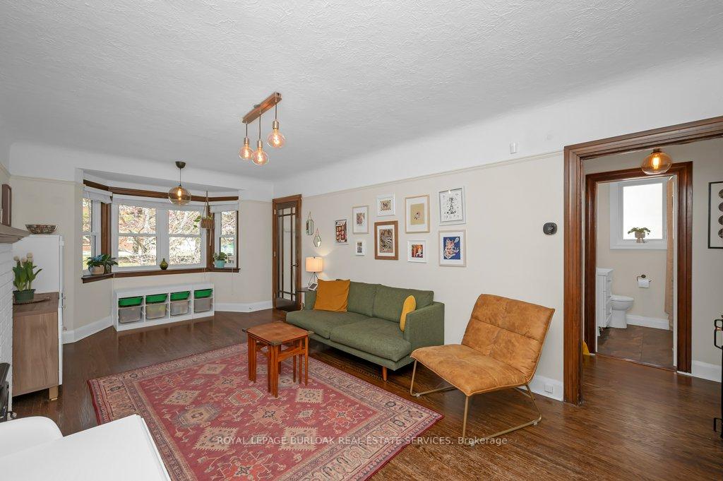 Photo 4 of 127 Wexford Avenue S, Hamilton, Delta — HOMEH