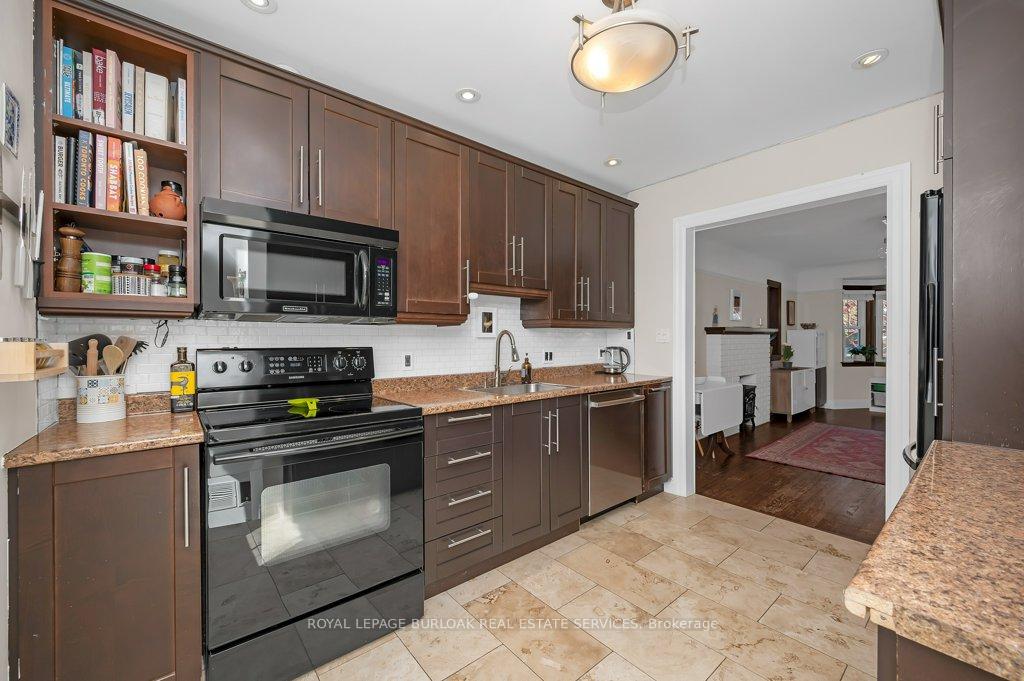 Photo 16 of 127 Wexford Avenue S, Hamilton, Delta — HOMEH