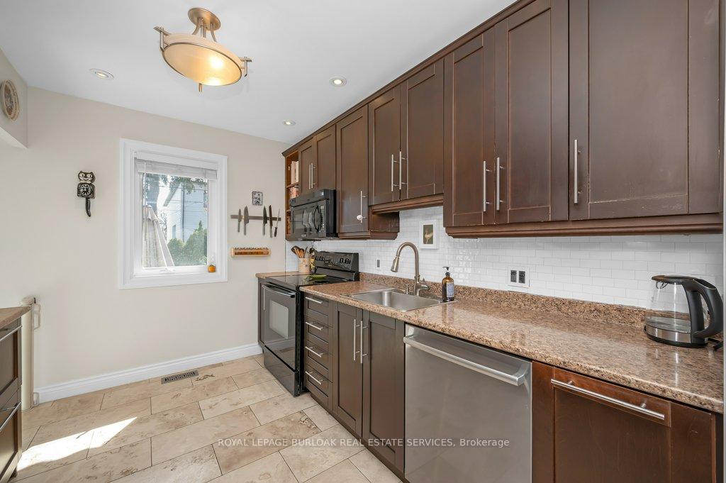 Photo 9 of 127 Wexford Avenue S, Hamilton, Delta — HOMEH