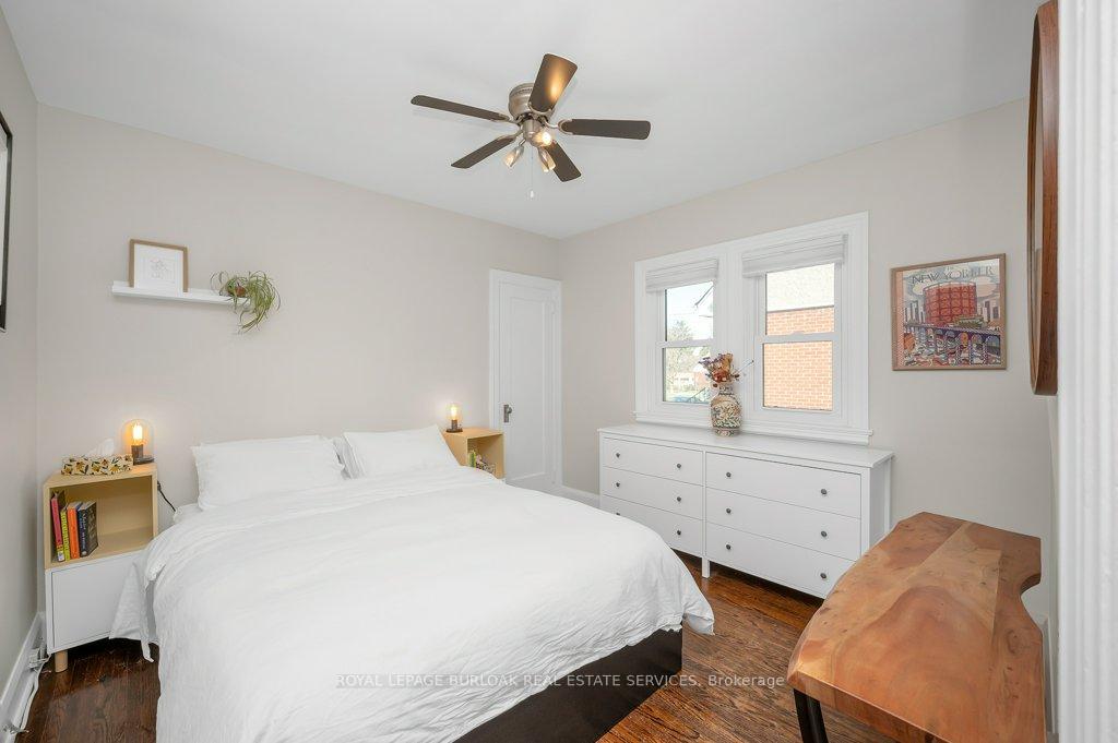 Photo 13 of 127 Wexford Avenue S, Hamilton, Delta — HOMEH