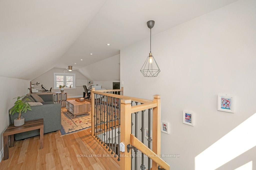 Photo 18 of 127 Wexford Avenue S, Hamilton, Delta — HOMEH