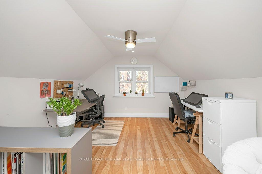 Photo 20 of 127 Wexford Avenue S, Hamilton, Delta — HOMEH