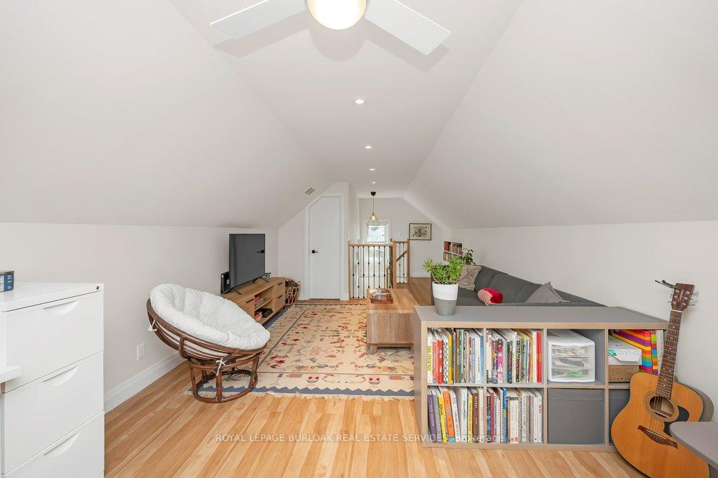 Photo 19 of 127 Wexford Avenue S, Hamilton, Delta — HOMEH