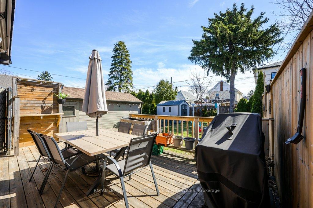 Photo 12 of 127 Wexford Avenue S, Hamilton, Delta — HOMEH