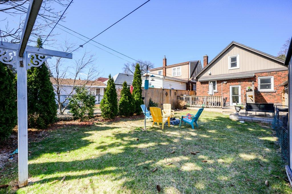 Photo 23 of 127 Wexford Avenue S, Hamilton, Delta — HOMEH