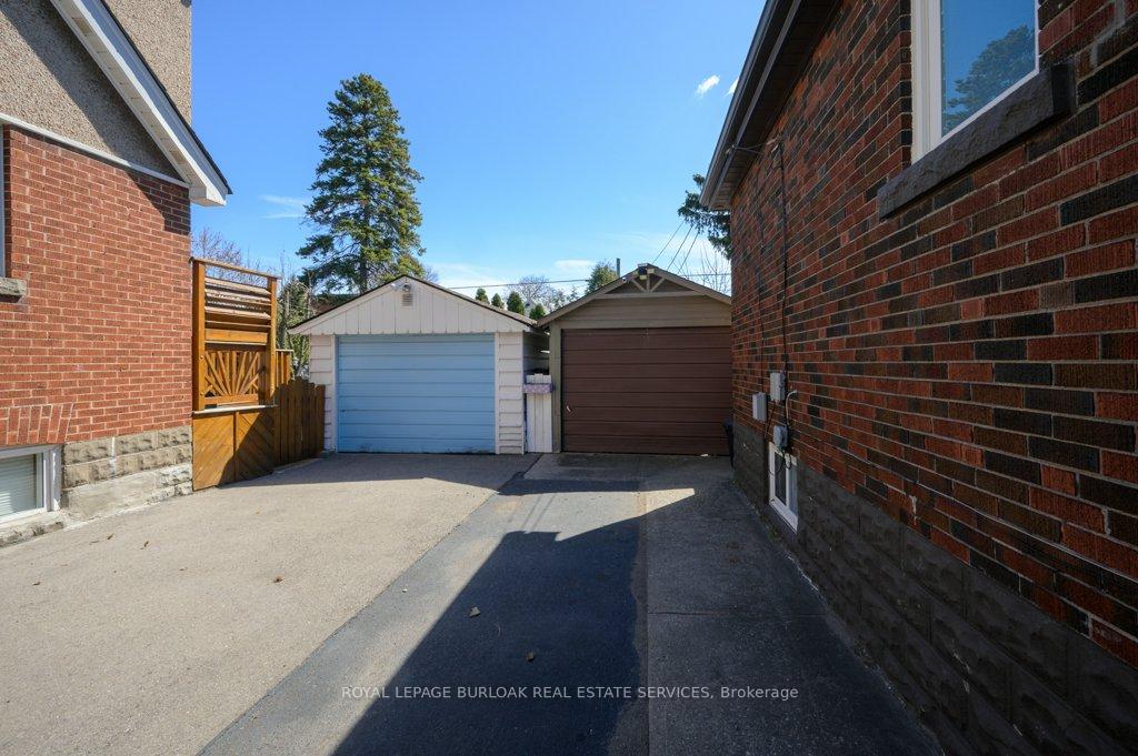 Photo 22 of 127 Wexford Avenue S, Hamilton, Delta — HOMEH