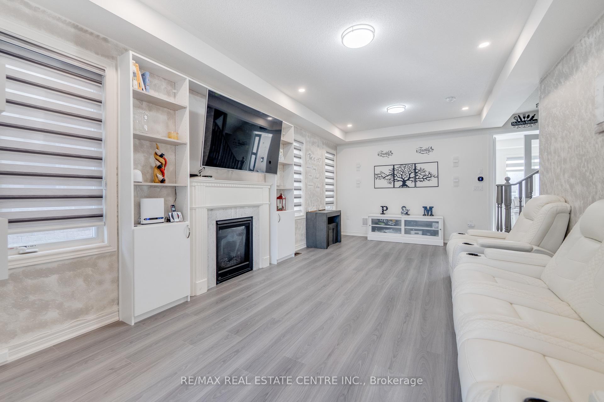 Photo 3 of 124 Skinner Road, Hamilton, Waterdown — HOMEH