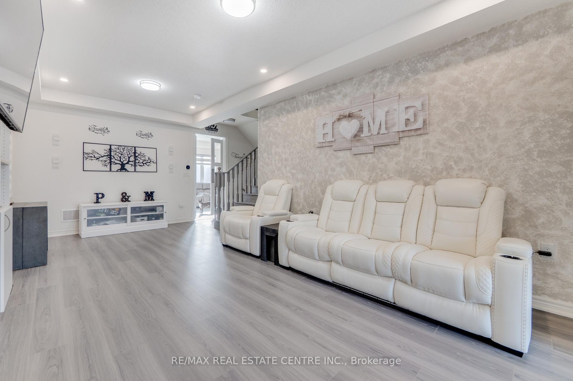 Photo 2 of 124 Skinner Road, Hamilton, Waterdown — HOMEH