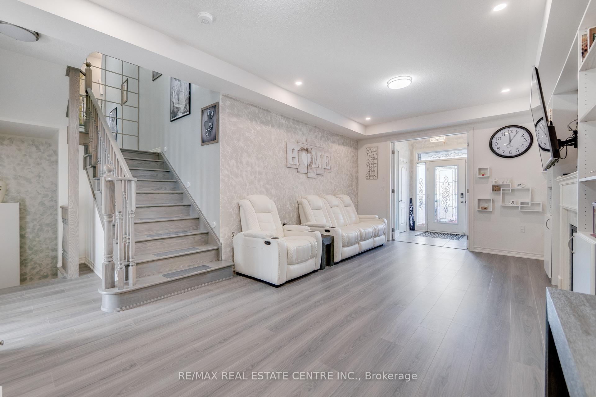 Photo 4 of 124 Skinner Road, Hamilton, Waterdown — HOMEH