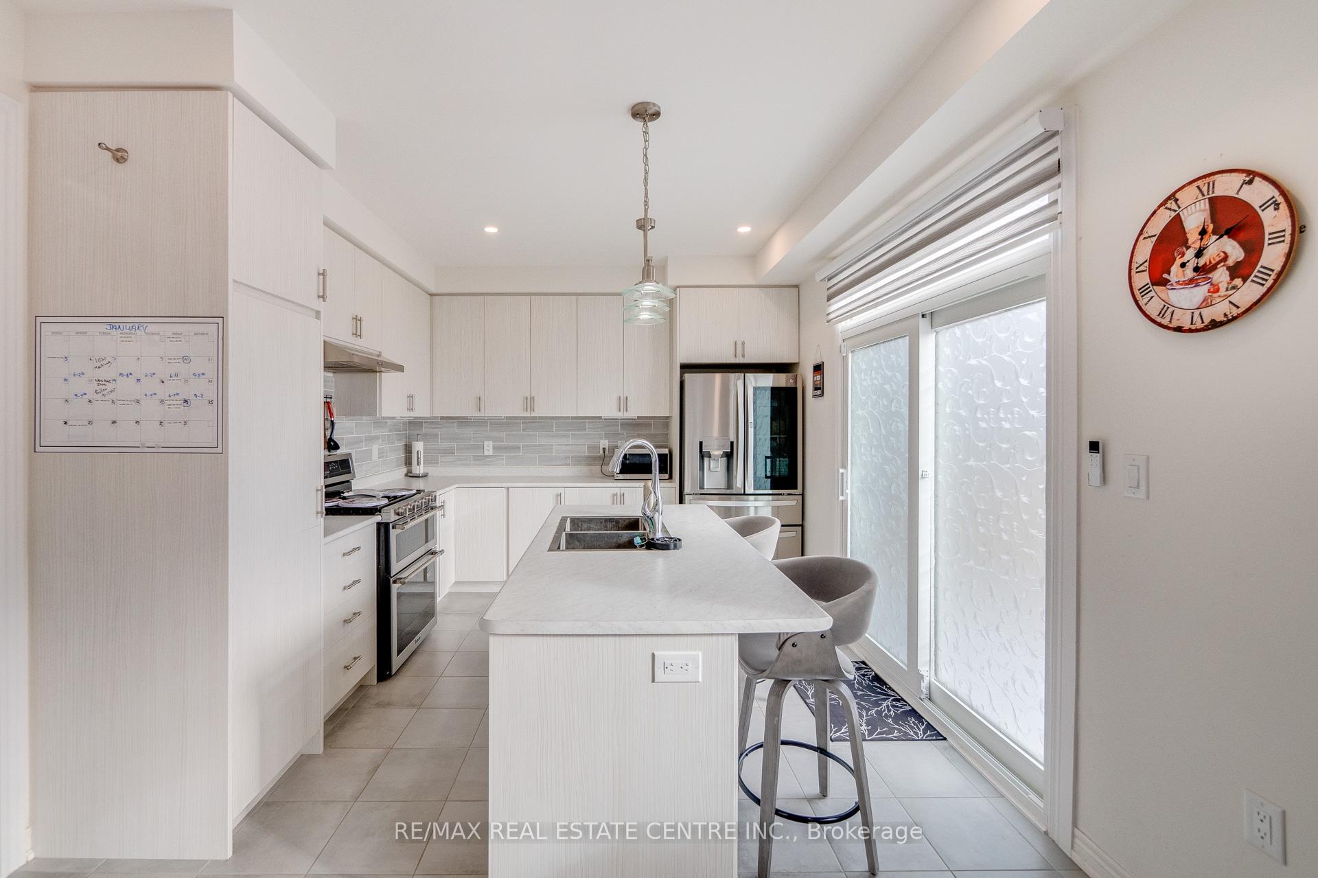 Photo 10 of 124 Skinner Road, Hamilton, Waterdown — HOMEH