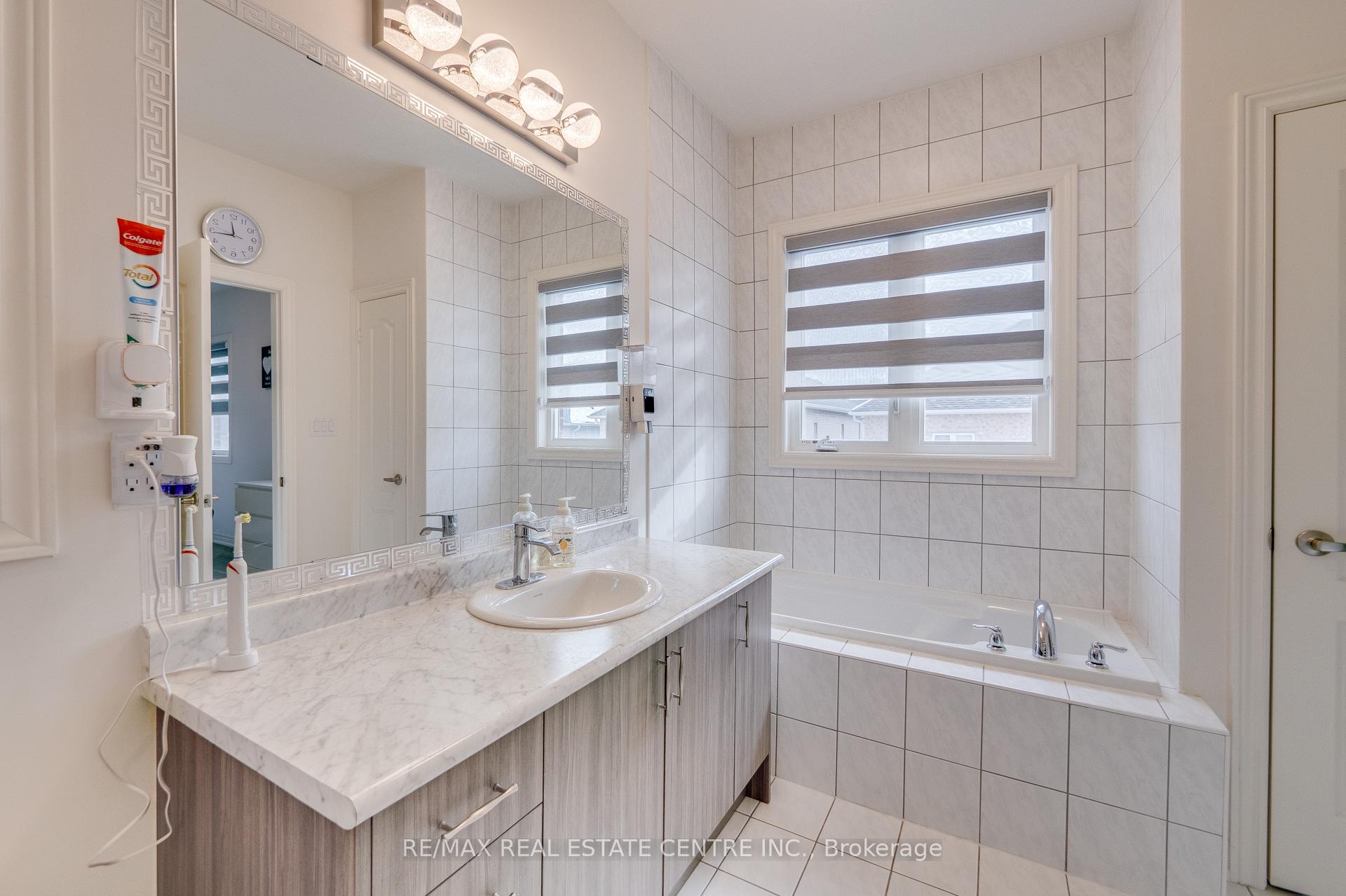 Photo 15 of 124 Skinner Road, Hamilton, Waterdown — HOMEH