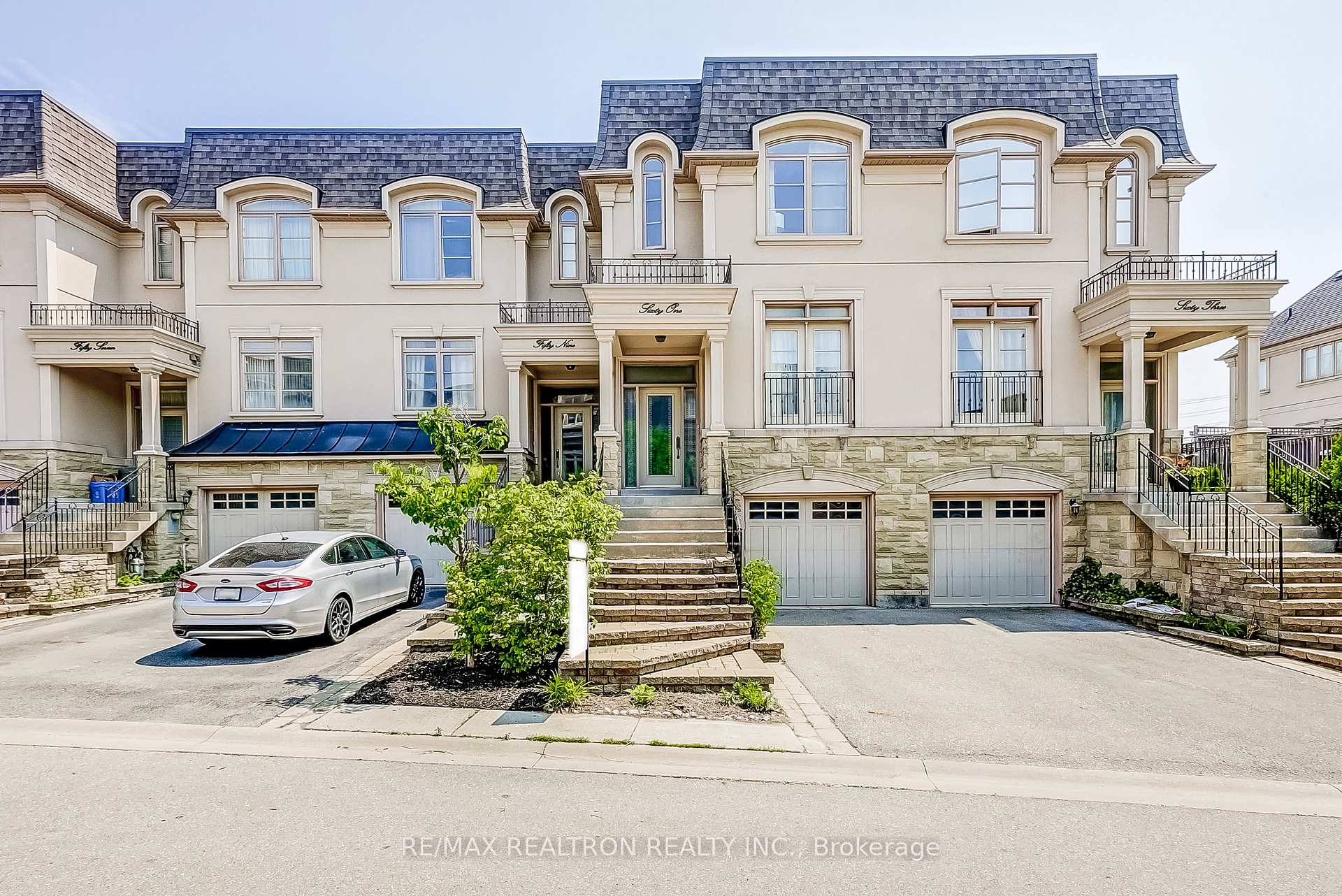 Photo 1 of 61 Golden Spruce Lane, Vaughan, Maple — HOMEH