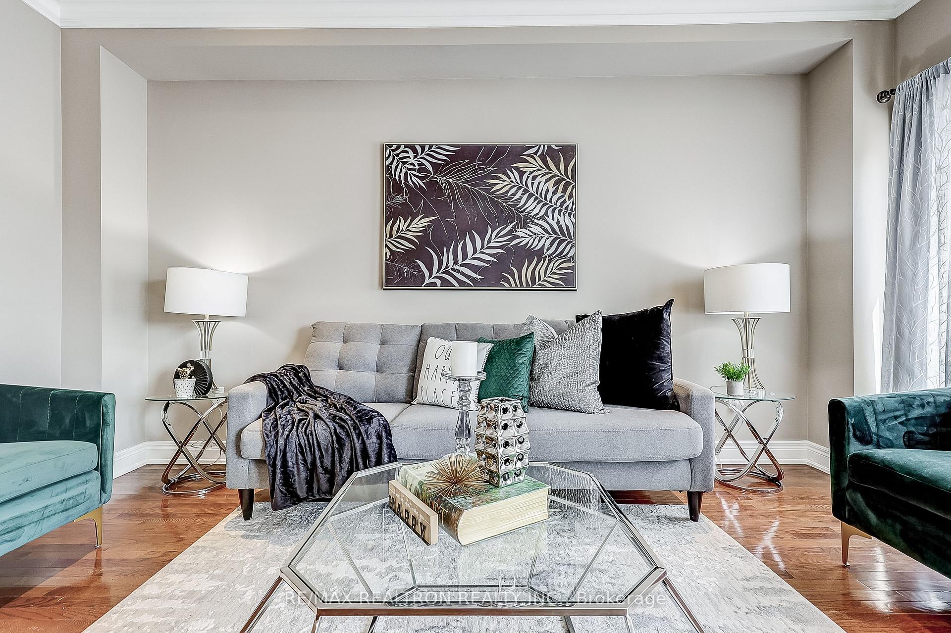 Photo 12 of 61 Golden Spruce Lane, Vaughan, Maple — HOMEH