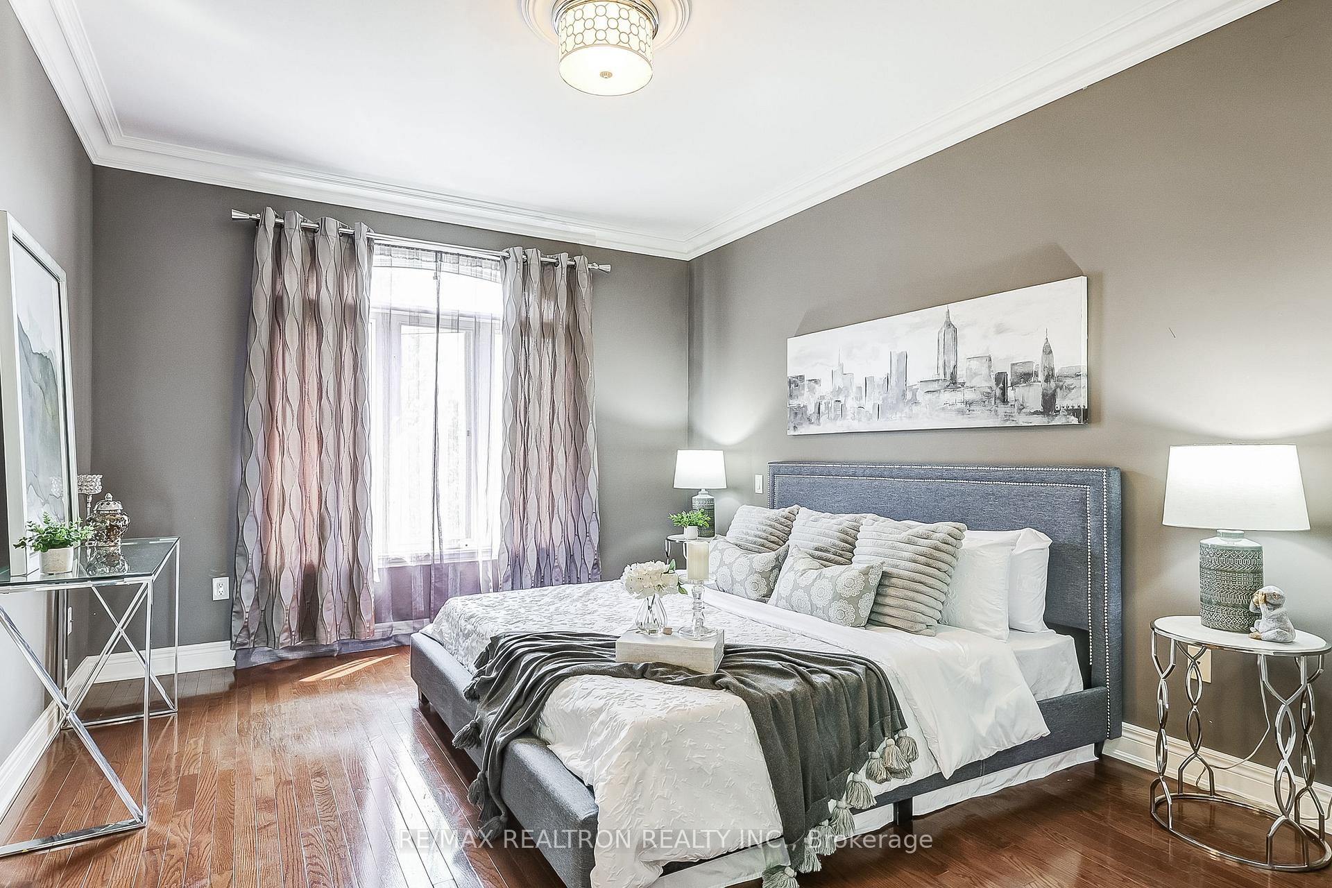 Photo 9 of 61 Golden Spruce Lane, Vaughan, Maple — HOMEH