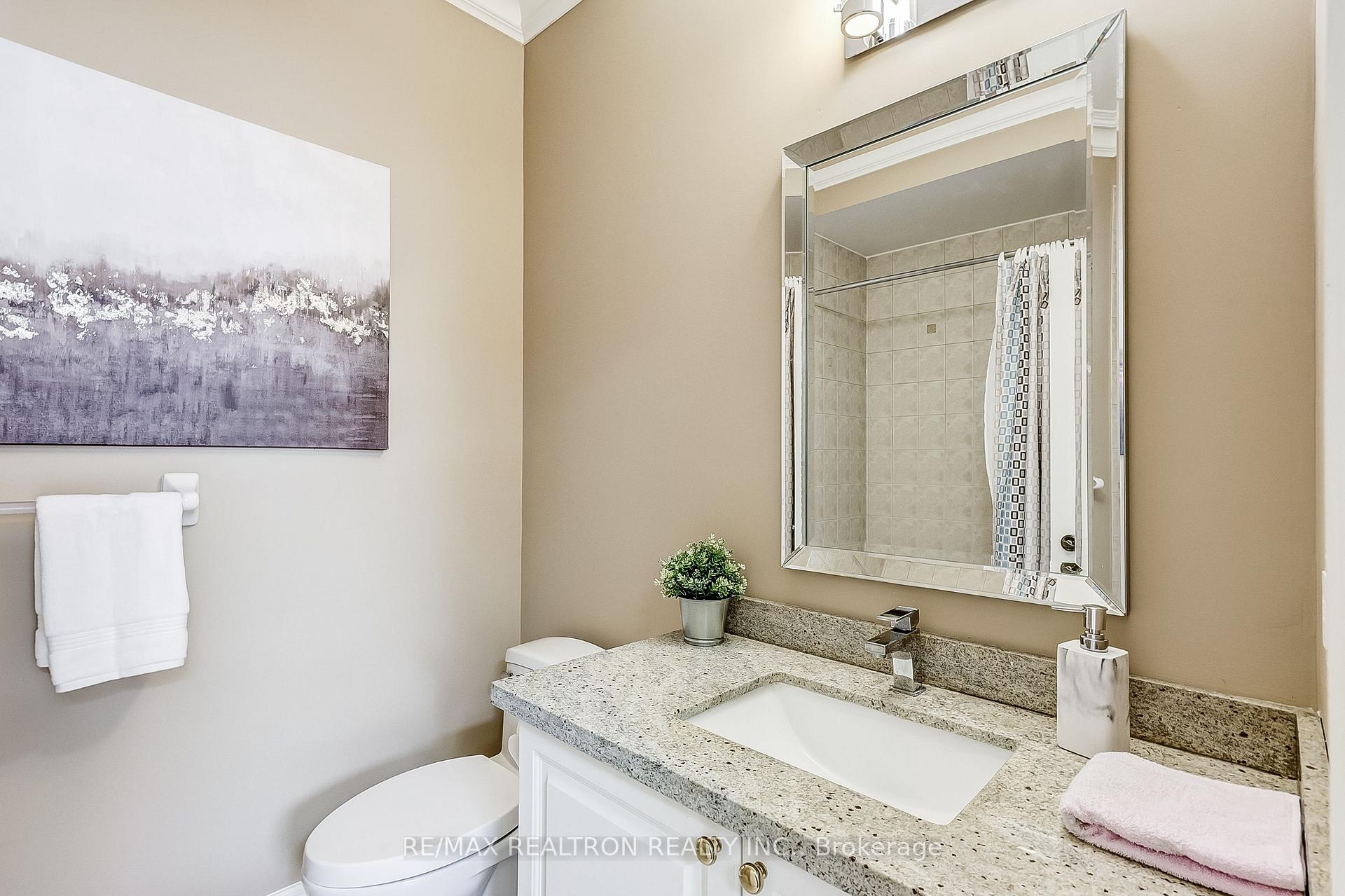 Photo 16 of 61 Golden Spruce Lane, Vaughan, Maple — HOMEH