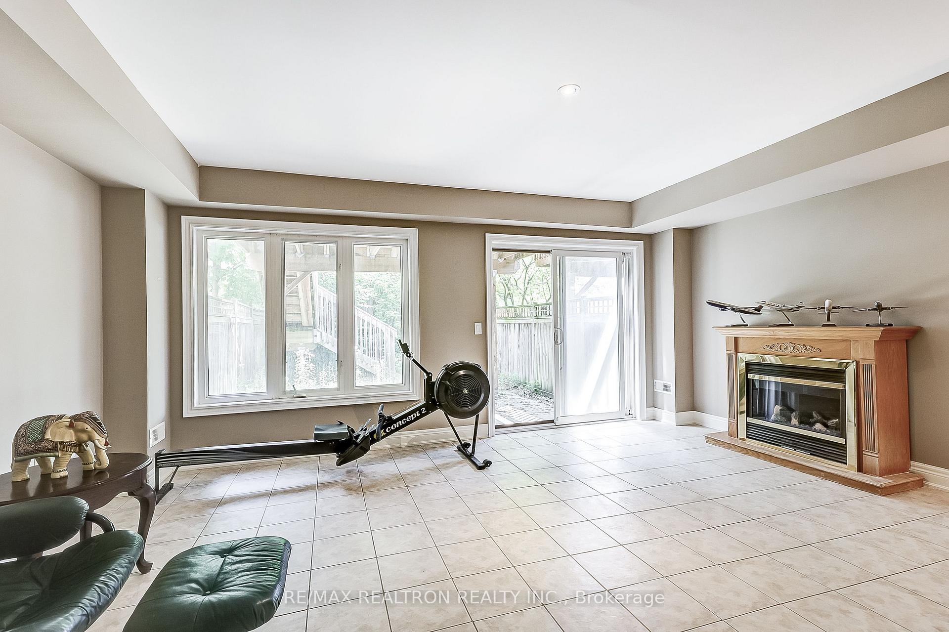 Photo 15 of 61 Golden Spruce Lane, Vaughan, Maple — HOMEH