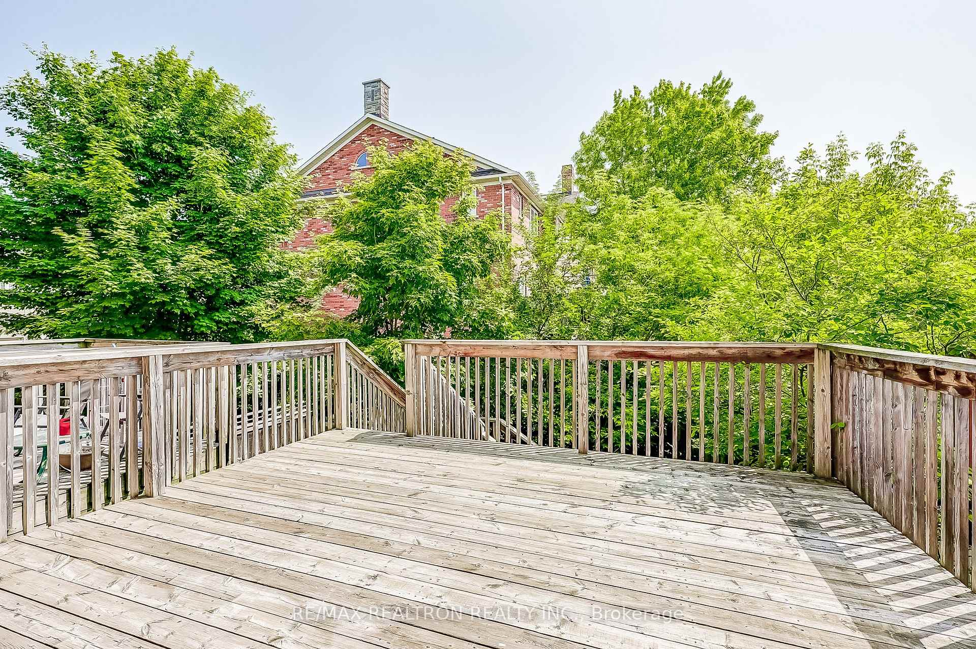 Photo 13 of 61 Golden Spruce Lane, Vaughan, Maple — HOMEH