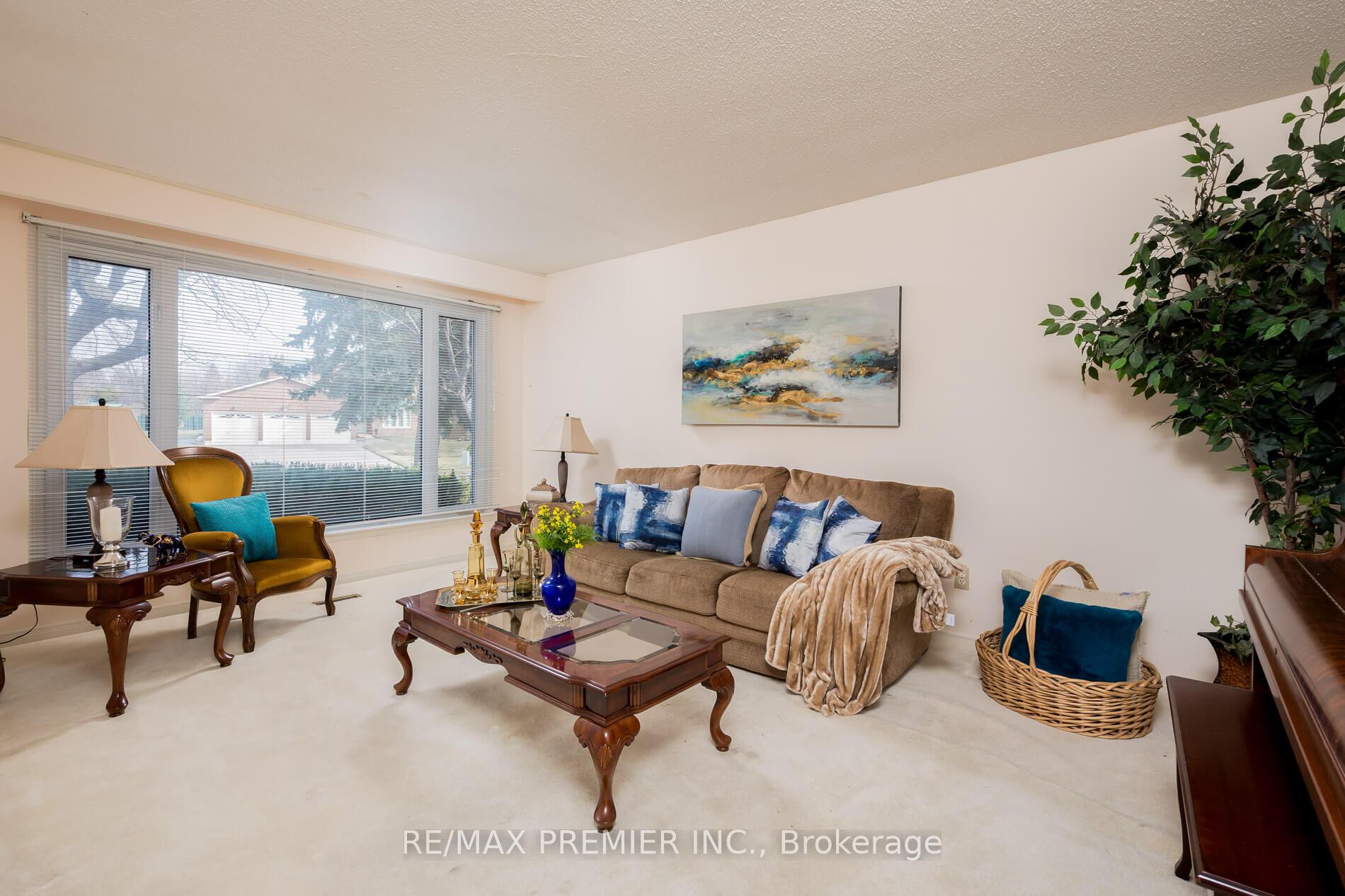Photo 8 of 67 Airdrie Drive, Vaughan, East Woodbridge — HOMEH