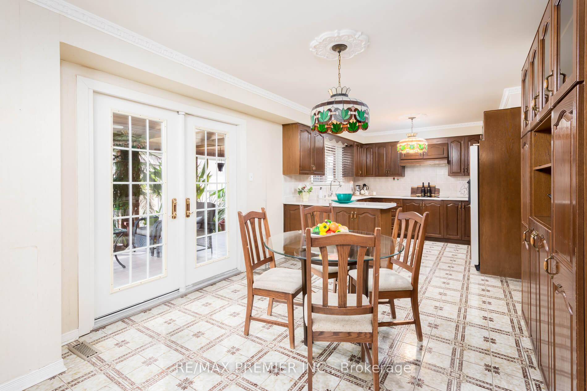 Photo 4 of 67 Airdrie Drive, Vaughan, East Woodbridge — HOMEH