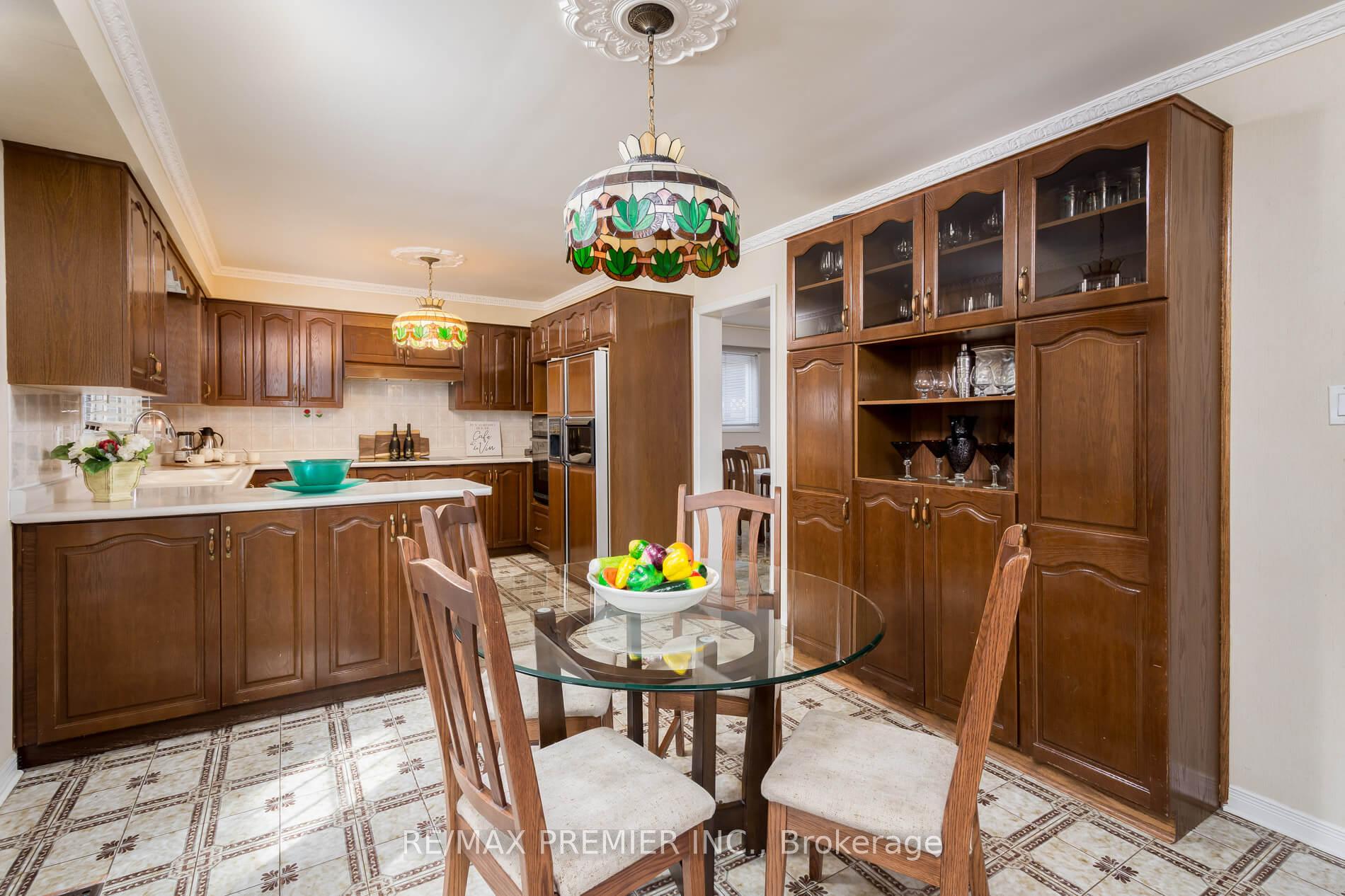 Photo 10 of 67 Airdrie Drive, Vaughan, East Woodbridge — HOMEH