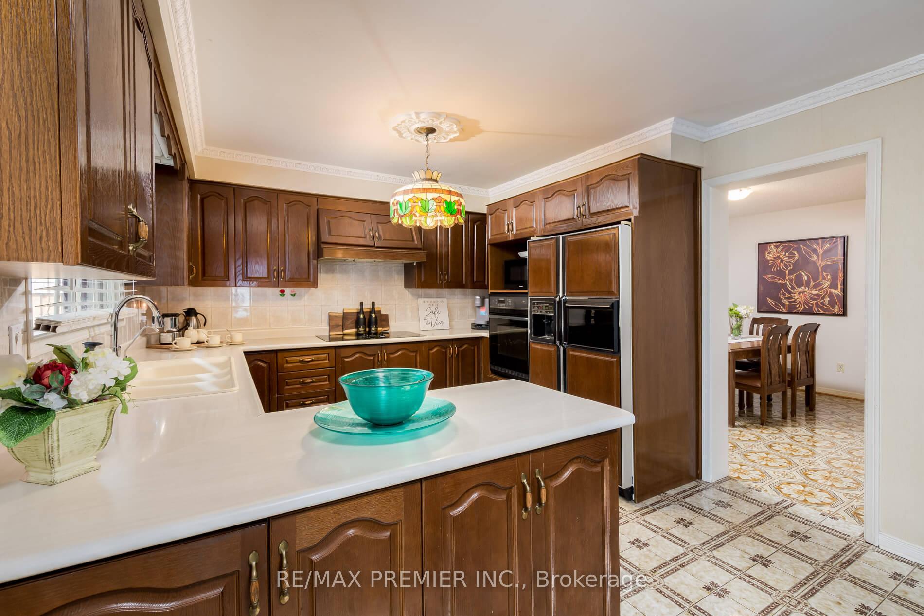 Photo 9 of 67 Airdrie Drive, Vaughan, East Woodbridge — HOMEH