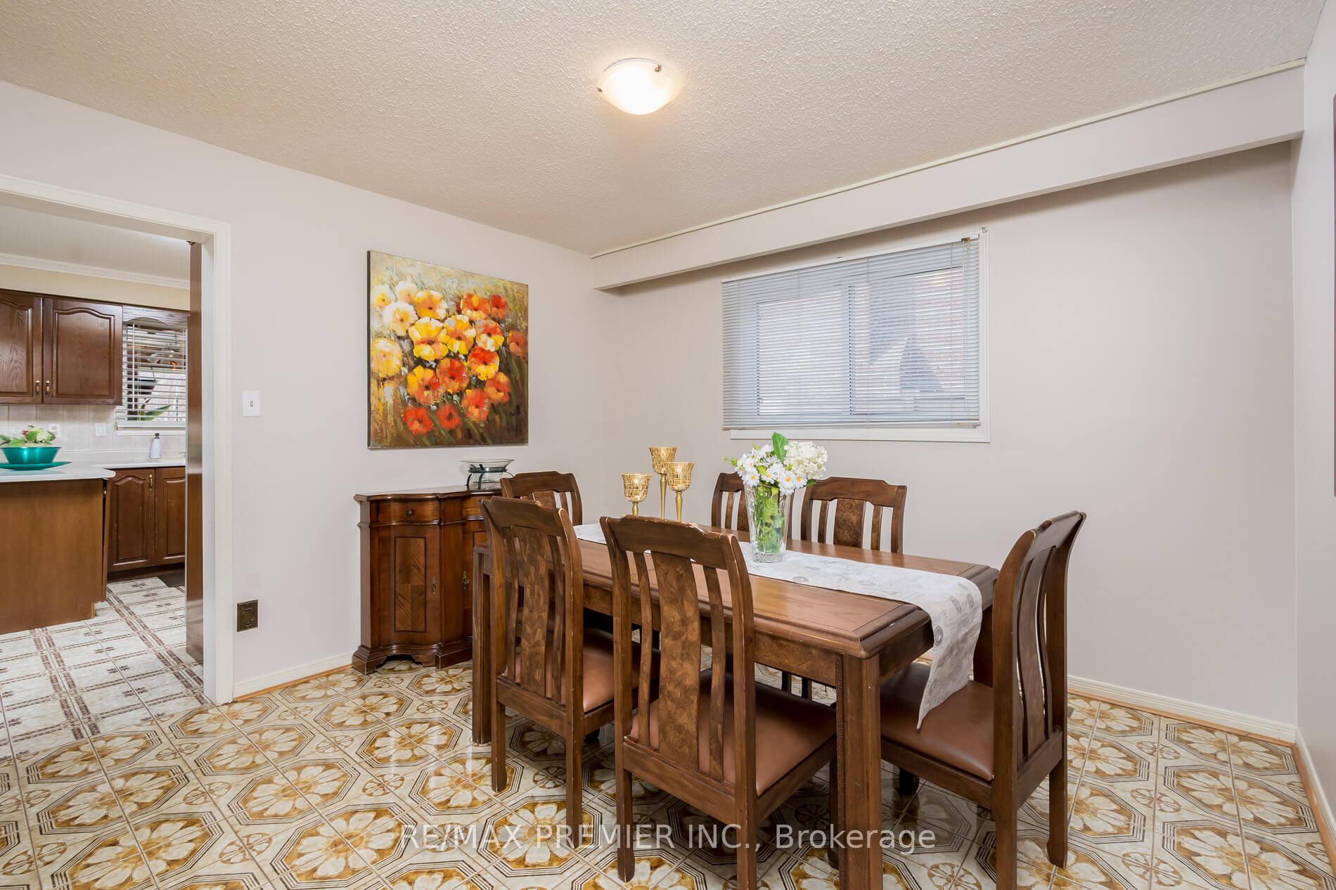 Photo 11 of 67 Airdrie Drive, Vaughan, East Woodbridge — HOMEH