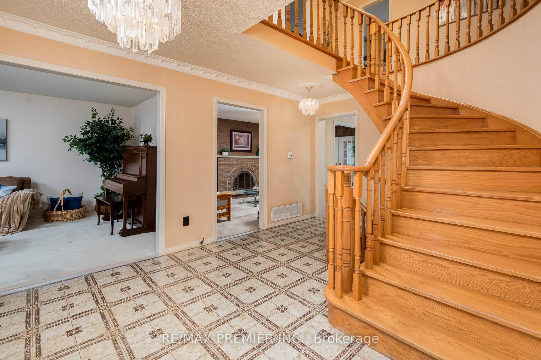 Photo 39 of 67 Airdrie Drive, Vaughan, East Woodbridge — HOMEH