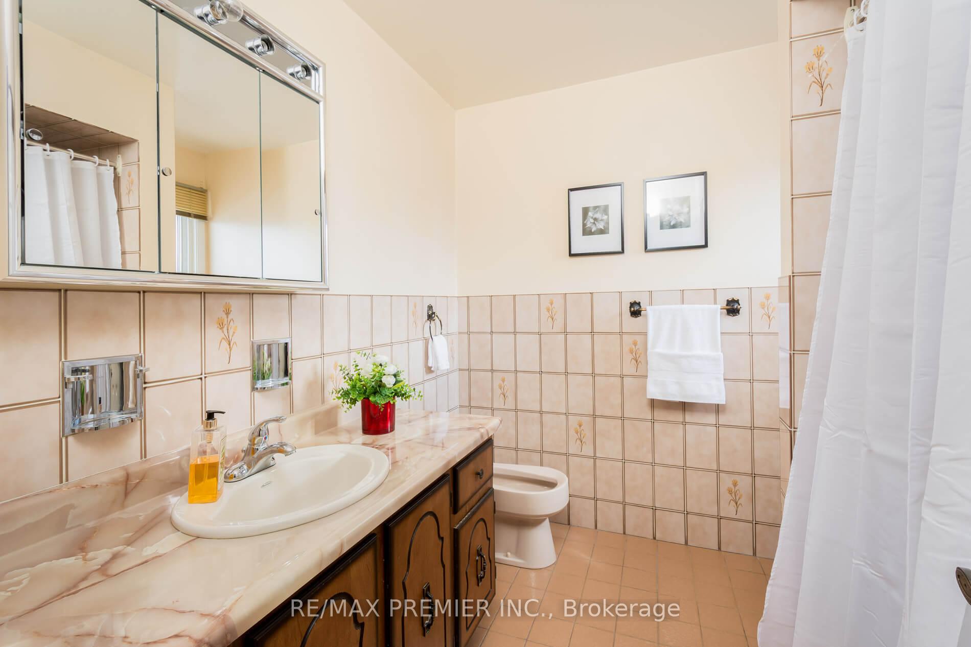 Photo 17 of 67 Airdrie Drive, Vaughan, East Woodbridge — HOMEH