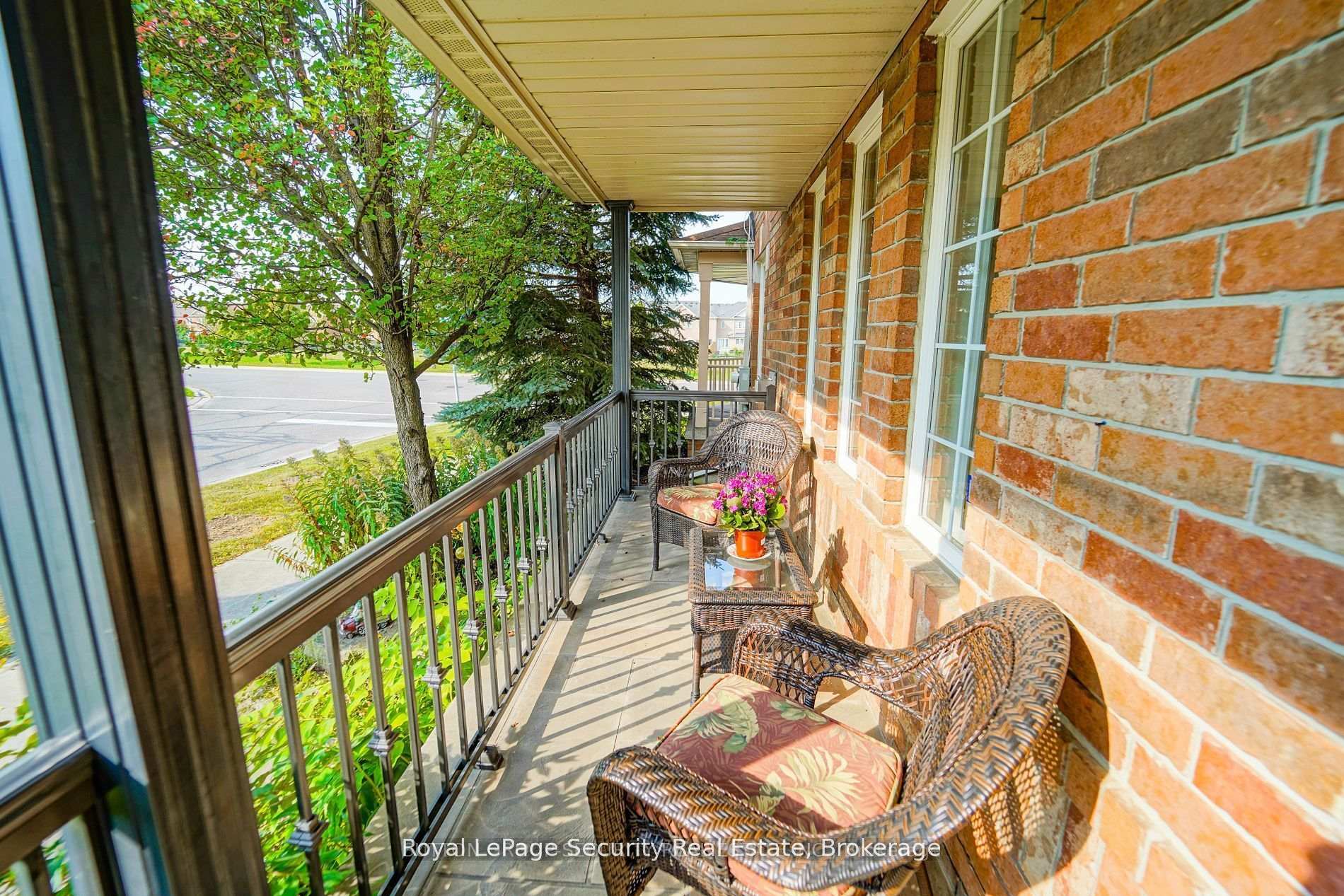 Photo 3 of 189 Baywell Crescent, Aurora, Bayview Wellington — HOMEH