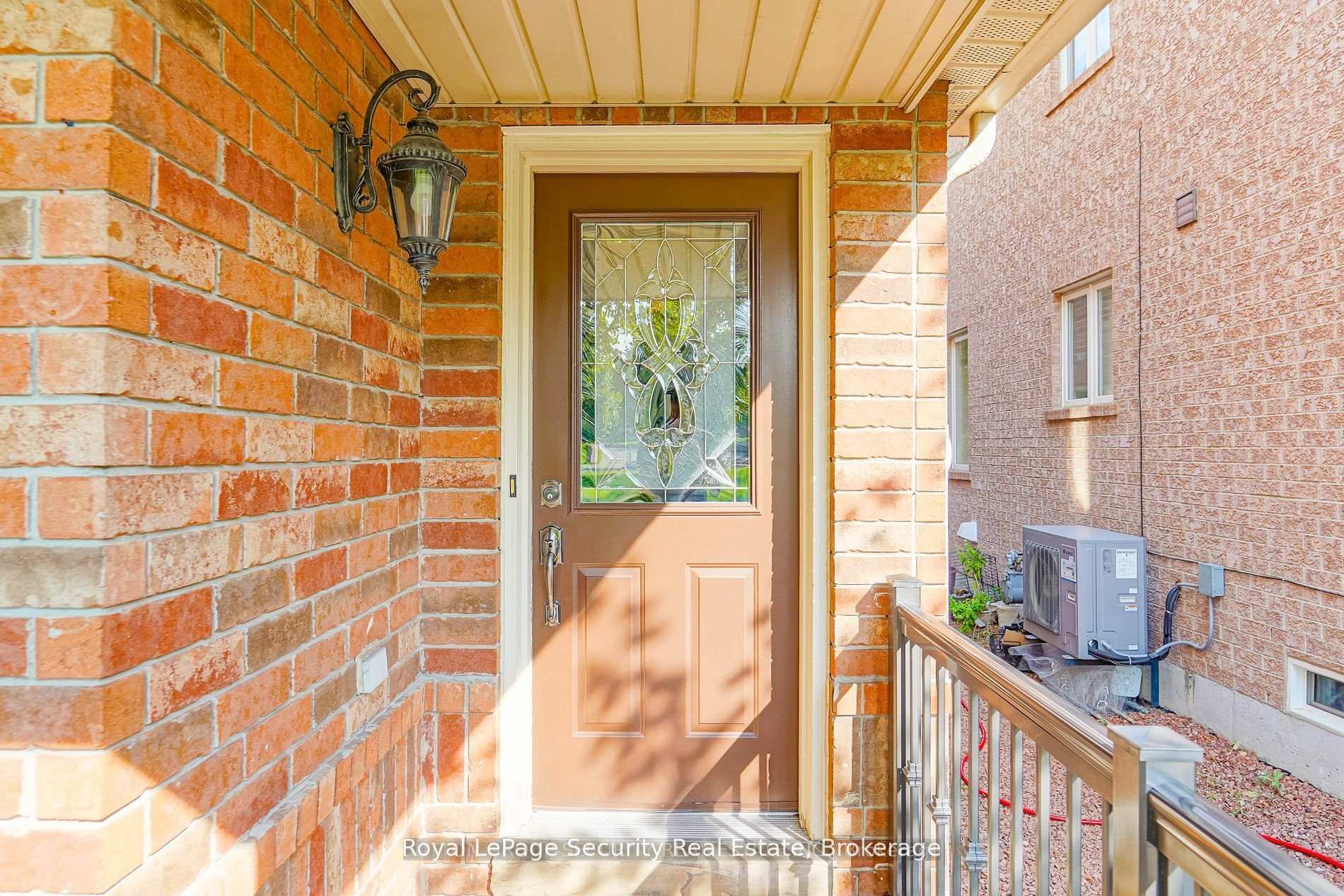 Photo 4 of 189 Baywell Crescent, Aurora, Bayview Wellington — HOMEH