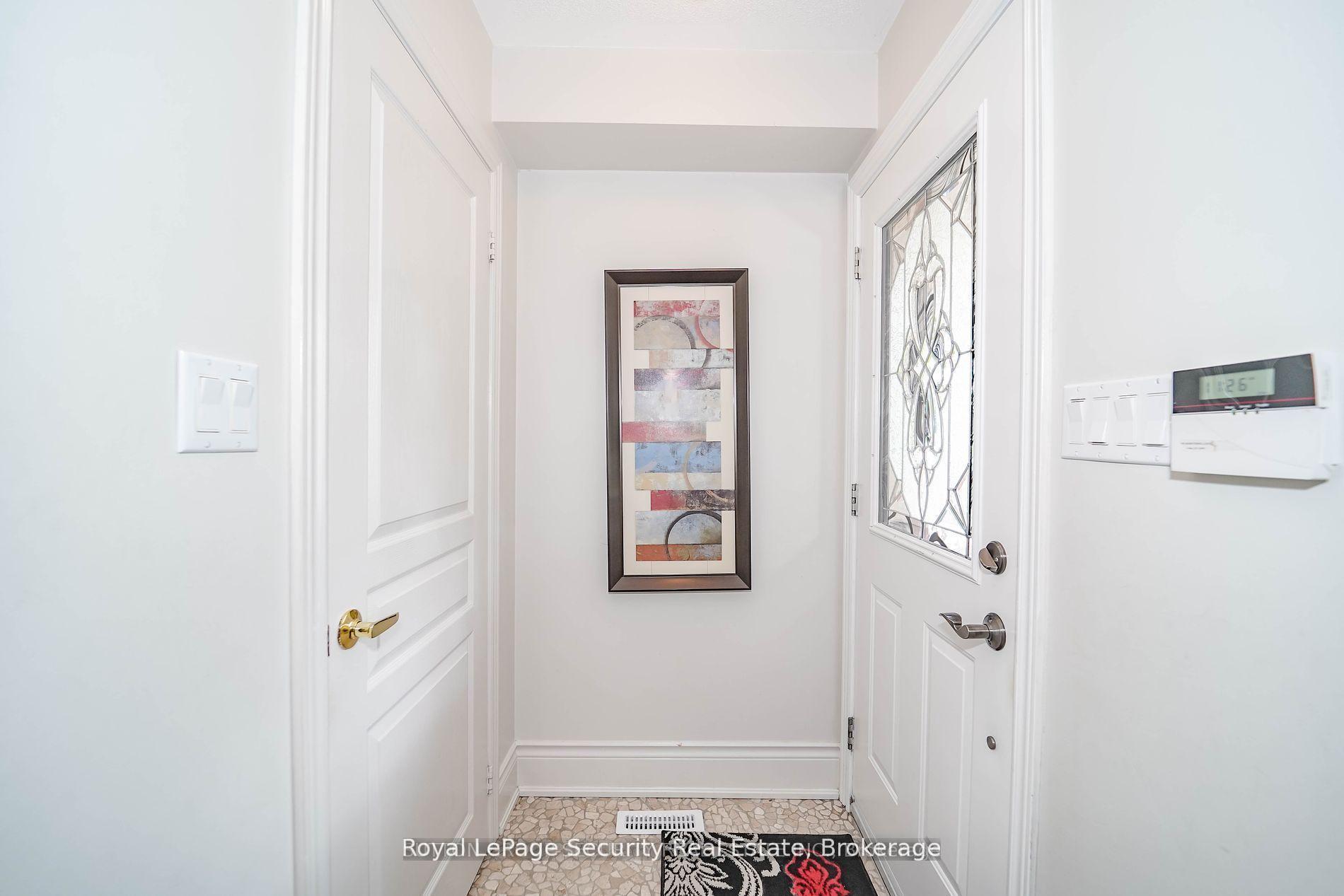 Photo 2 of 189 Baywell Crescent, Aurora, Bayview Wellington — HOMEH