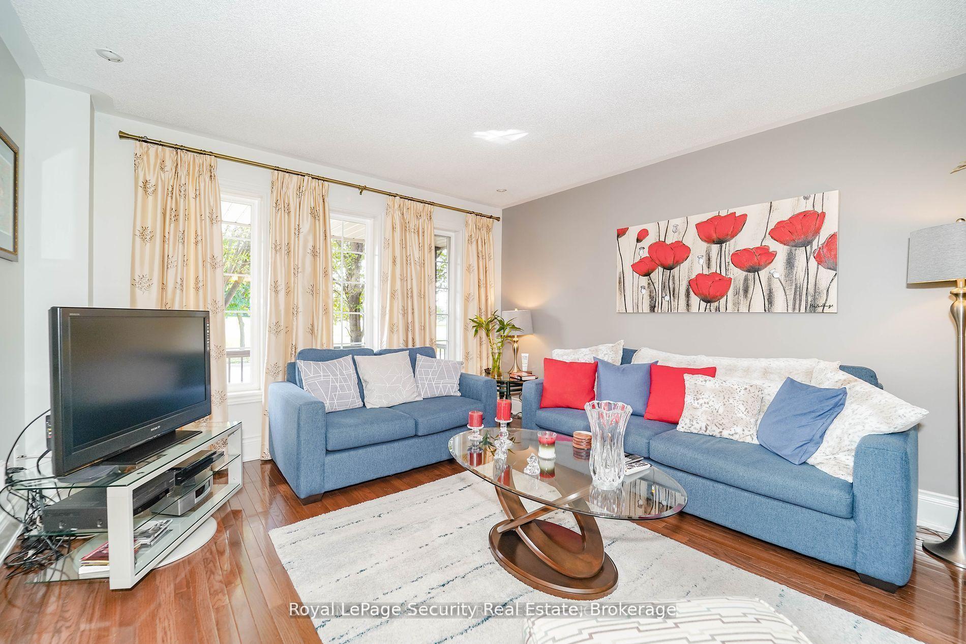 Photo 5 of 189 Baywell Crescent, Aurora, Bayview Wellington — HOMEH