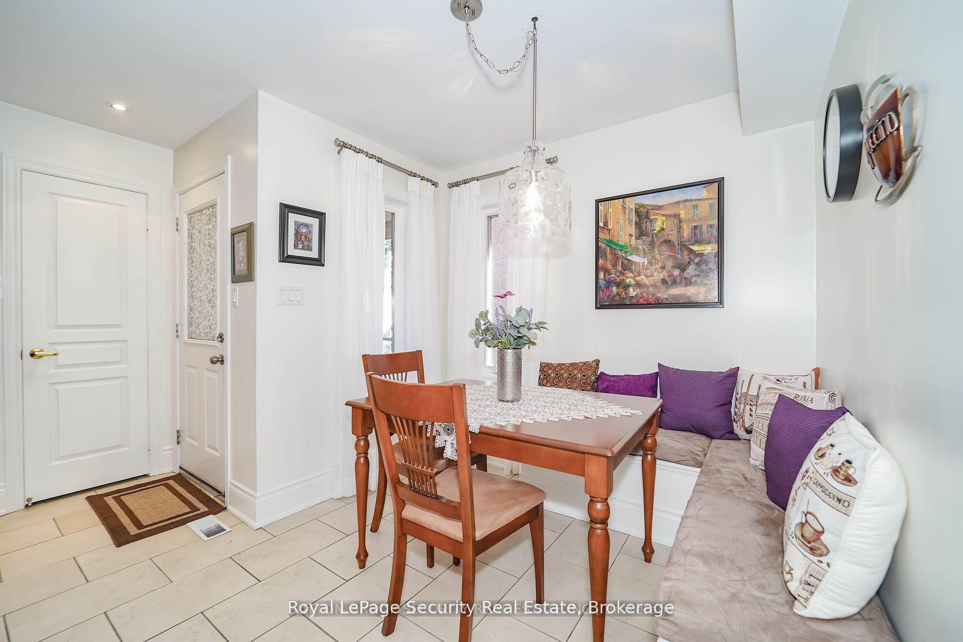 Photo 7 of 189 Baywell Crescent, Aurora, Bayview Wellington — HOMEH