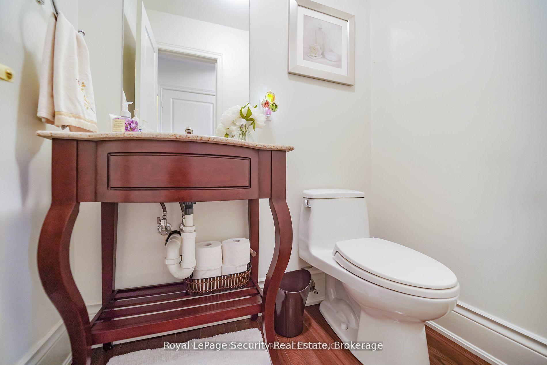 Photo 10 of 189 Baywell Crescent, Aurora, Bayview Wellington — HOMEH