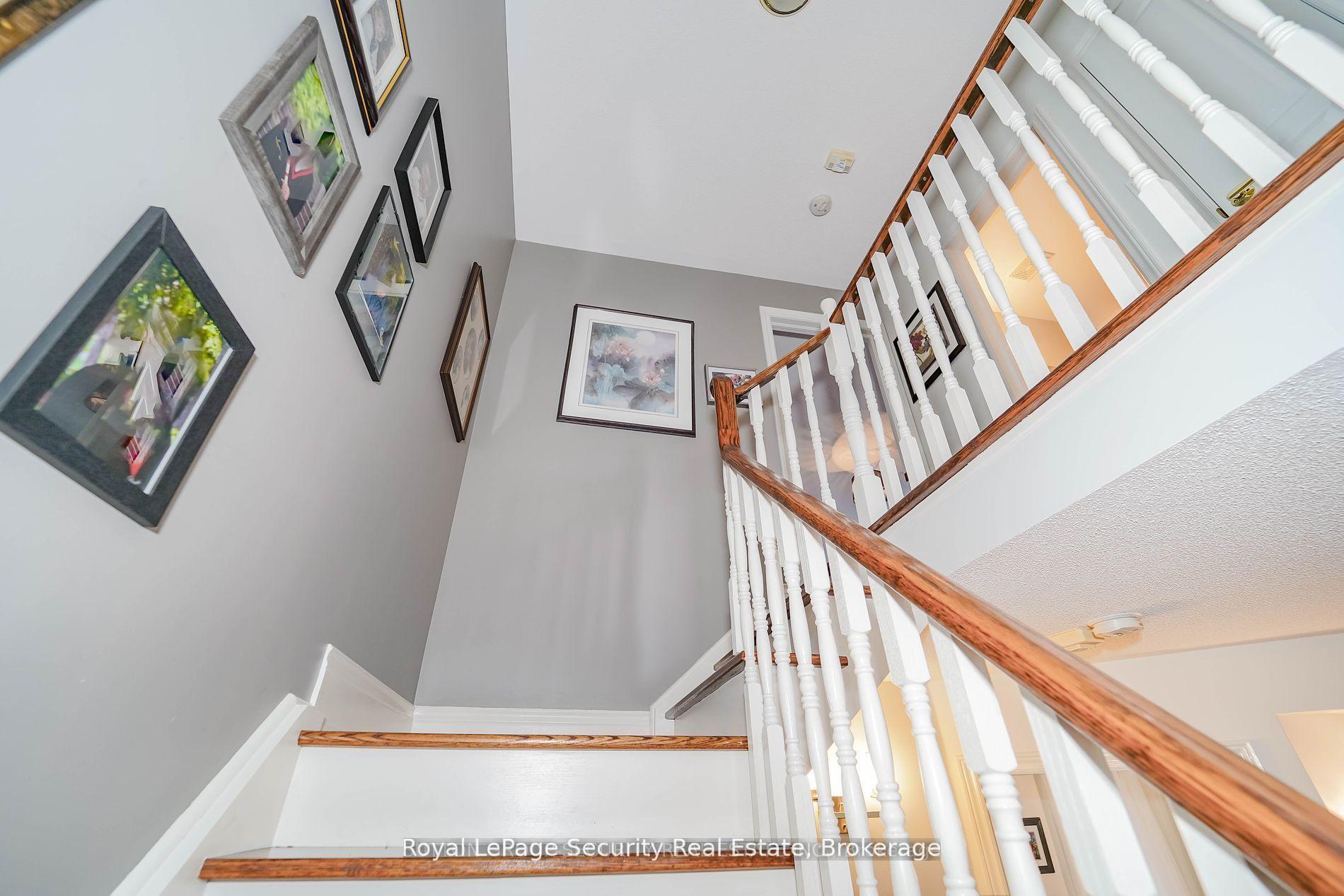Photo 12 of 189 Baywell Crescent, Aurora, Bayview Wellington — HOMEH