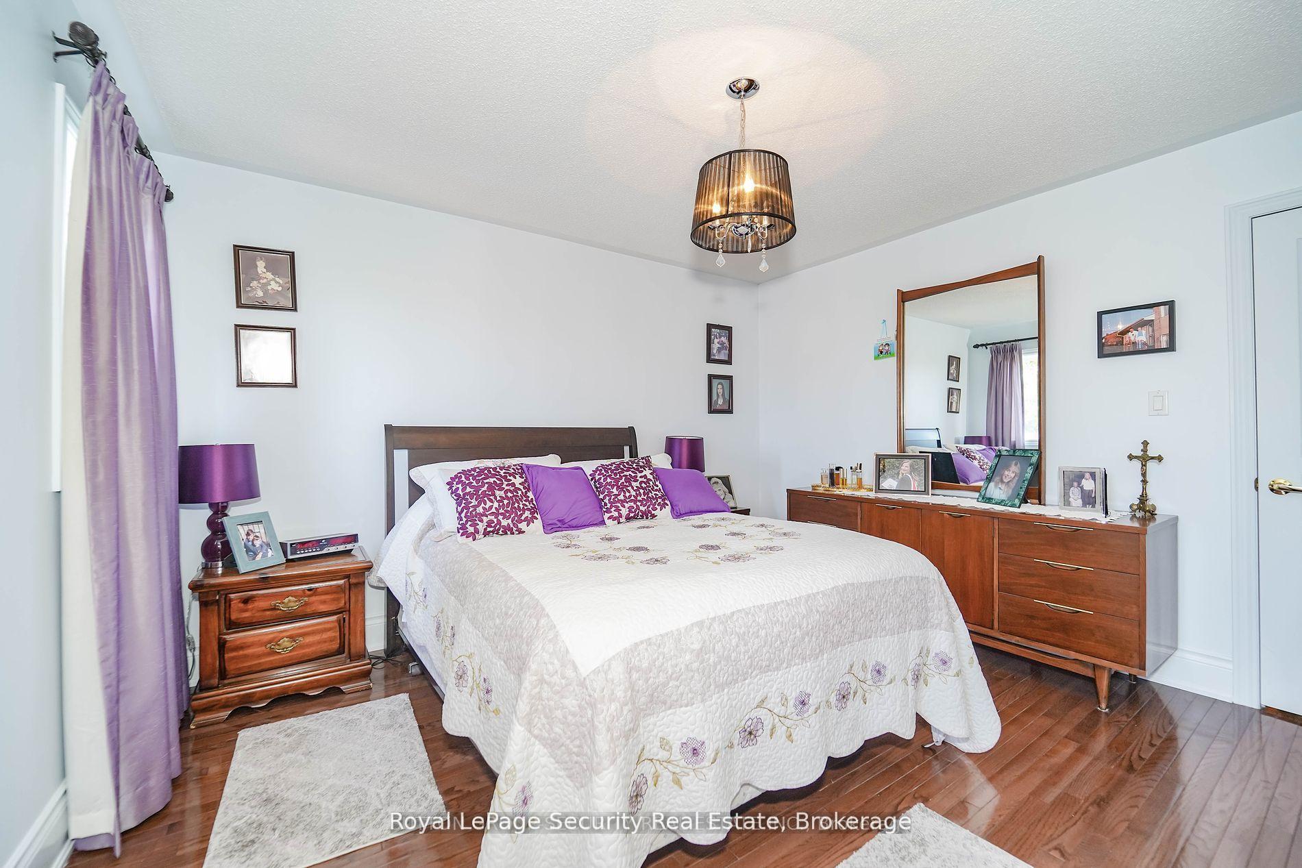 Photo 13 of 189 Baywell Crescent, Aurora, Bayview Wellington — HOMEH