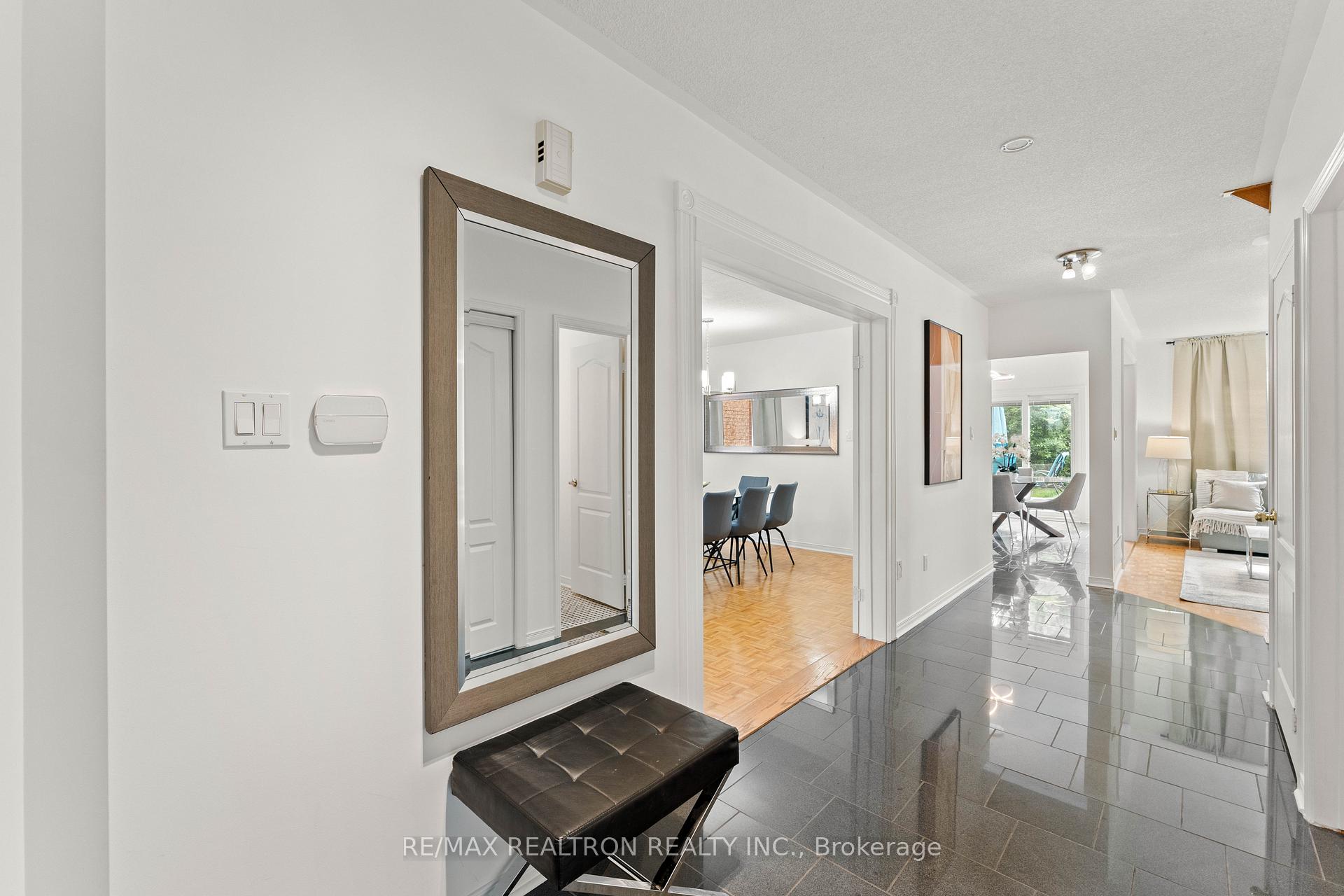 Photo 2 of 11 Cantertrot Court, Vaughan, Brownridge — HOMEH