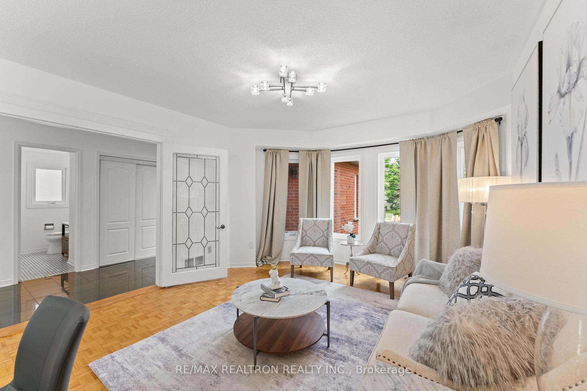 Photo 9 of 11 Cantertrot Court, Vaughan, Brownridge — HOMEH