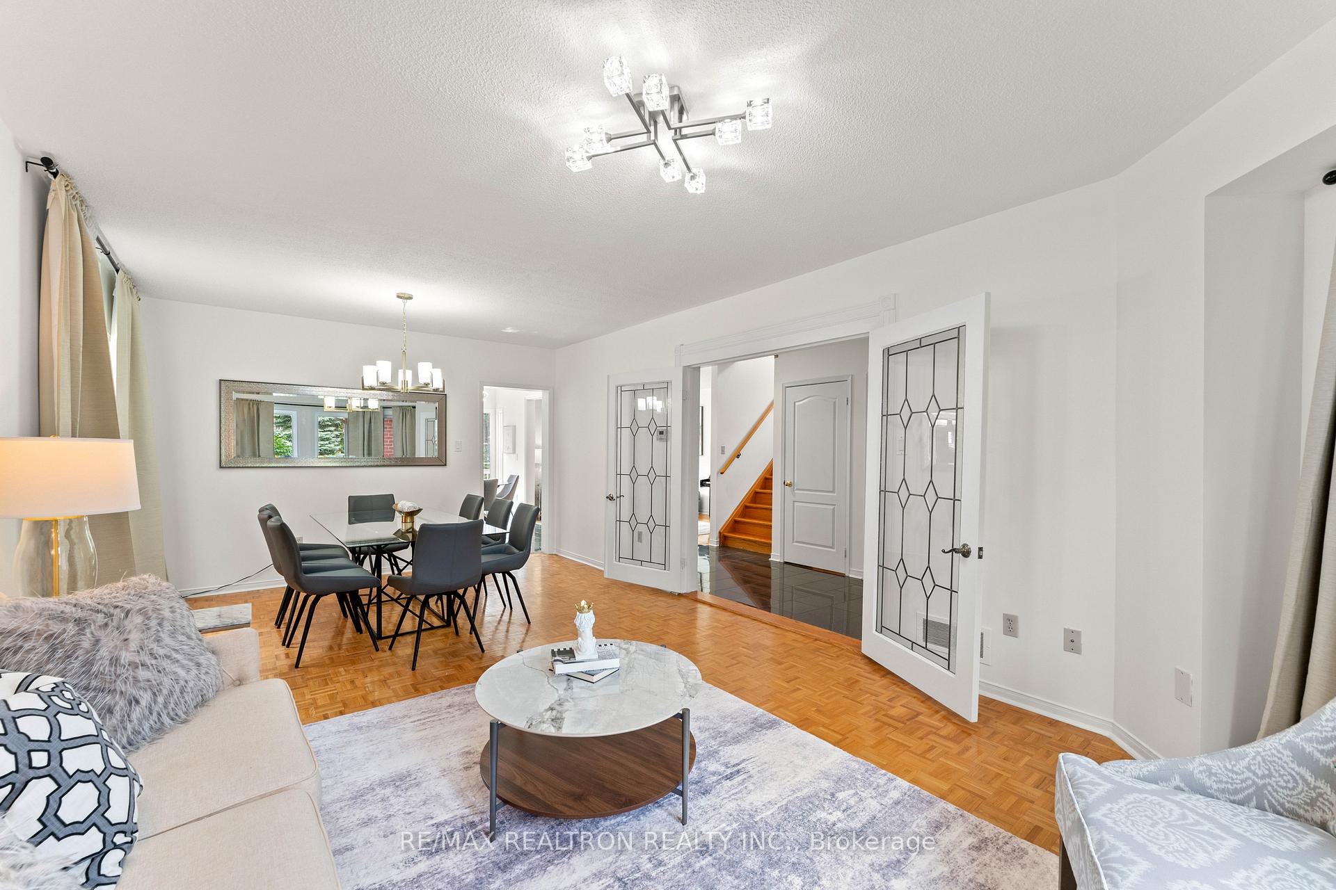 Photo 4 of 11 Cantertrot Court, Vaughan, Brownridge — HOMEH